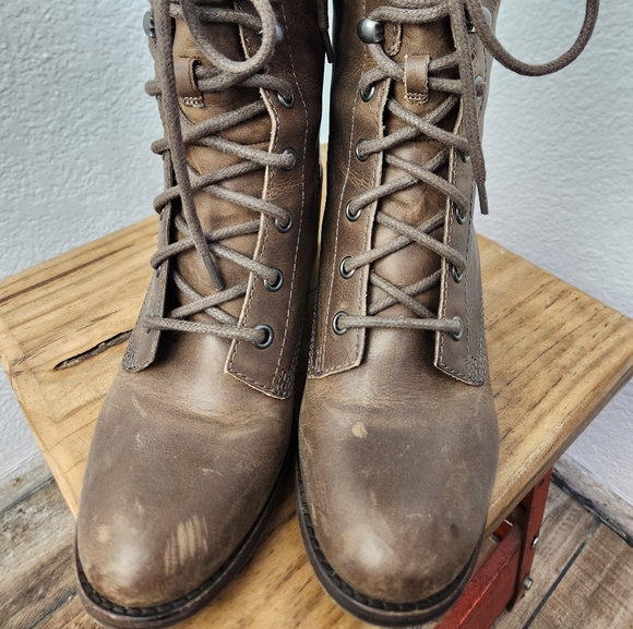 Boots - Picture 8 of 10